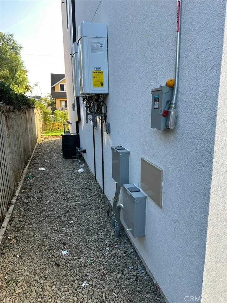 1731 E 69th Street, Los Angeles, California 90001 home-pic-32